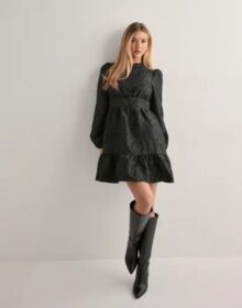 Vero Moda Musta – Vmsulle L/S Short Dress Wvn Pa