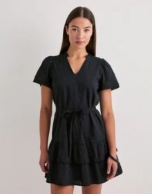 Vero Moda Musta – Vmtrine Ss Short Lace Dress Wvn Noo