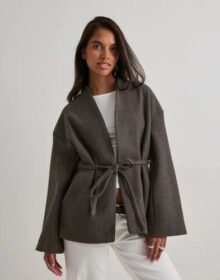 Vero Moda Ruskea – Awsijina Ls V-Neck Short Jacket Noo