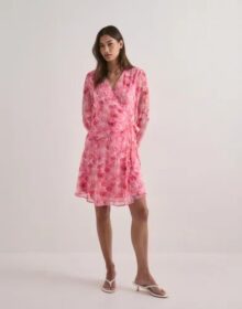 Vero Moda Vaaleanpunainen – Vmsmilla L/S Detail Short Wrap Dres