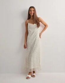 Vero Moda Valkoinen – Vmsmilla Sl 7/8 Waterfall Dress Wvn
